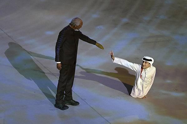 卡塔尔开幕式半身人